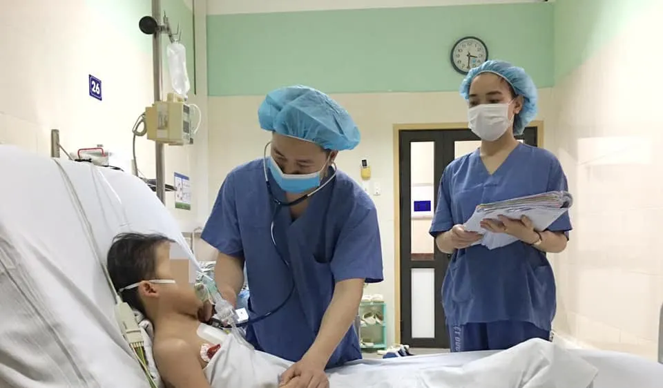 Lần đầu tiên, bệnh nhi nhỏ tuổi nhất Việt Nam được ghép tim của thanh niên 19 tuổi