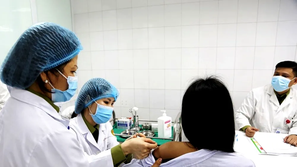 Đề xuất Bộ Y tế phê duyệt thêm 2 vaccine Covid-19 của Mỹ và Nga 