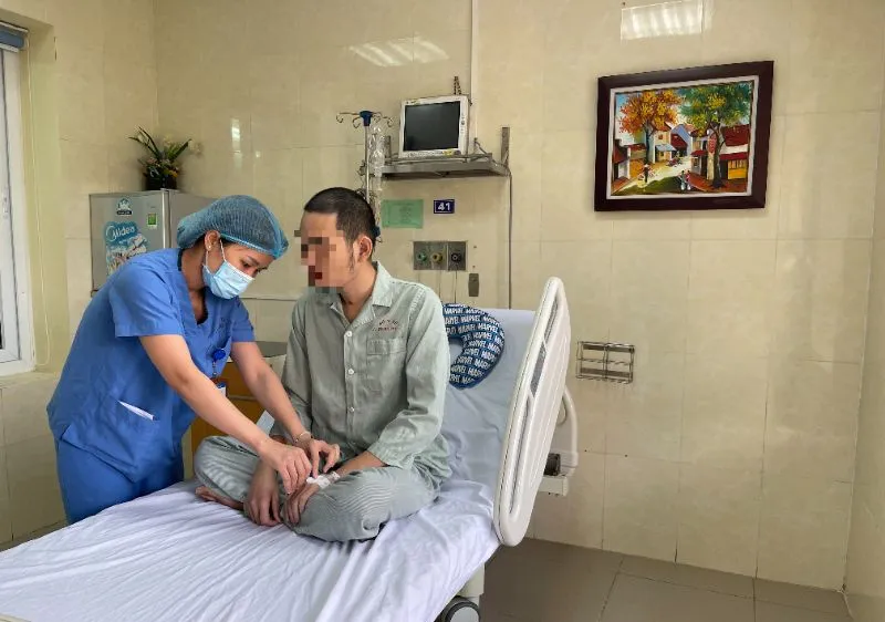 Nam thanh niên ngừng thở, giãn đồng tử được “làm lạnh” để hồi sinh