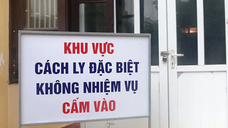 Bác sĩ Bệnh viện Sản-Nhi Hà Nam vào khu cách ly điều trị cho bệnh nhân 1 tuổi mắc Covid-19