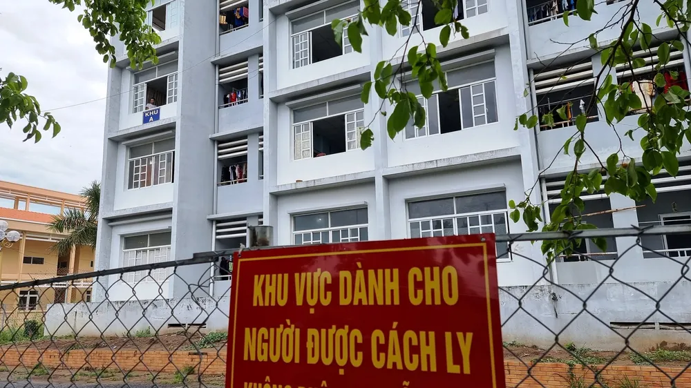 Vẫn cách ly tập trung 14 ngày nhưng siết chặt cách ly, theo dõi sức khỏe ở nhà 