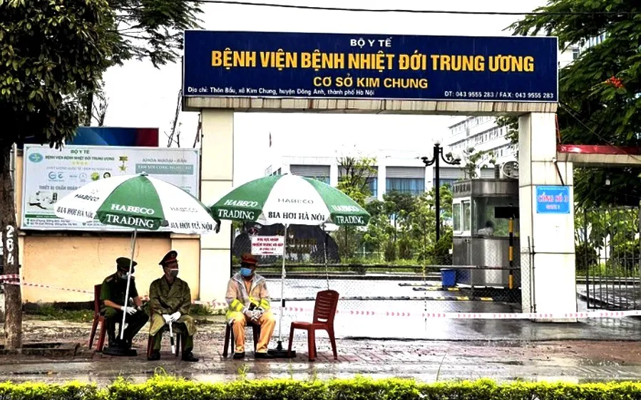Một bác sĩ quân y dương tính SARS-CoV-2, đi nhiều nơi, khám cho nhiều người