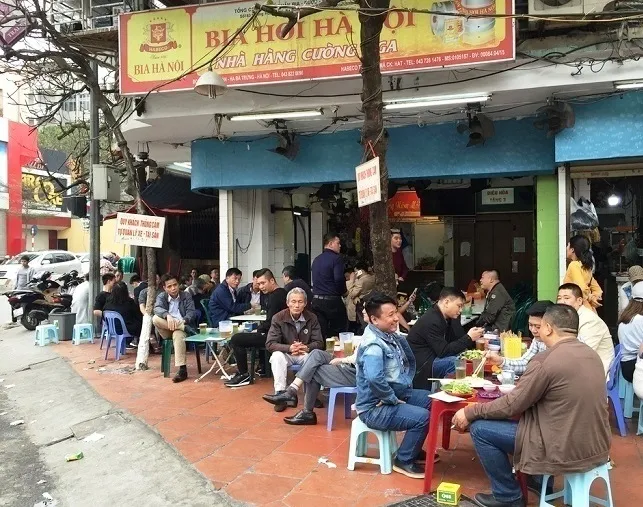 Hà Nội yêu cầu dừng bia hơi, giải tỏa chợ cóc, không tụ tập quá 10 người