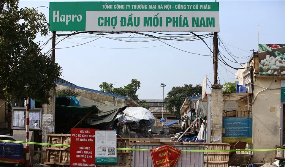Hà Nội khẩn cấp tìm người tới chợ đầu mối phía Nam khi có 1 người bán trứng mắc Covid-19