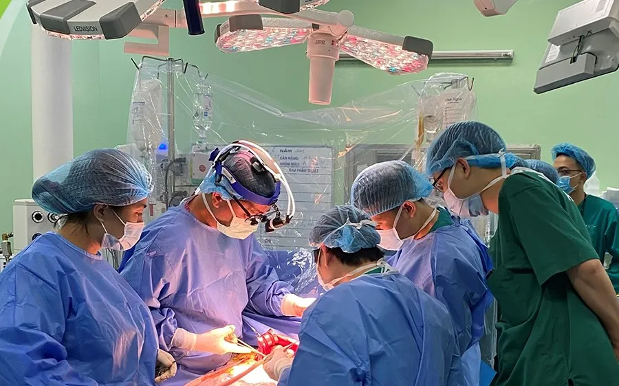 Lần đầu ghép gan cứu sống bệnh nhi 18 tháng tuổi bị ung thư giai đoạn cuối