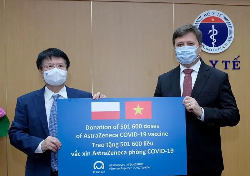  Ba Lan trao tặng Việt Nam hơn 500.000 liều vaccine AstraZeneca