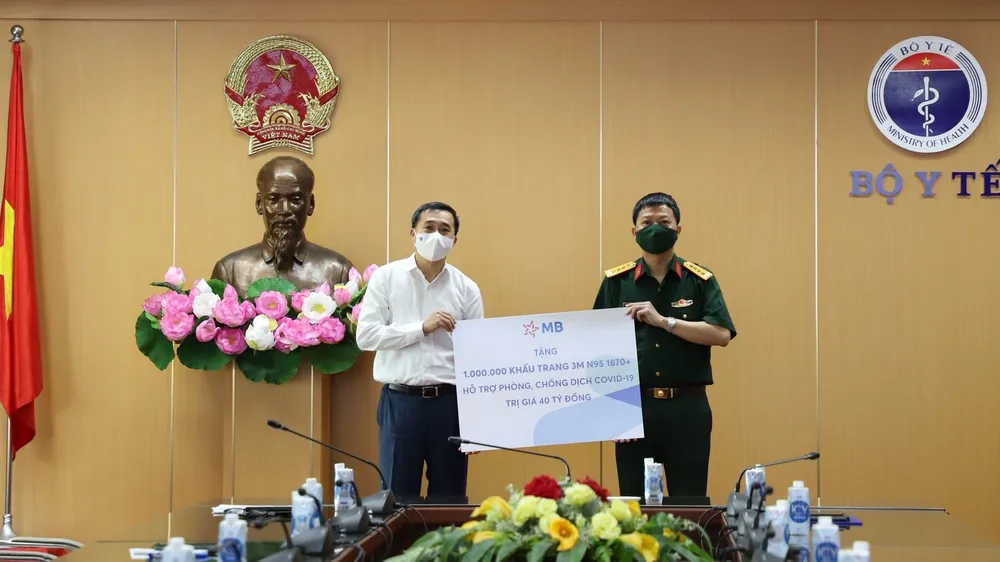 Bộ Y tế tiếp nhận 1 triệu khẩu trang đặc chủng sản xuất ở Mỹ