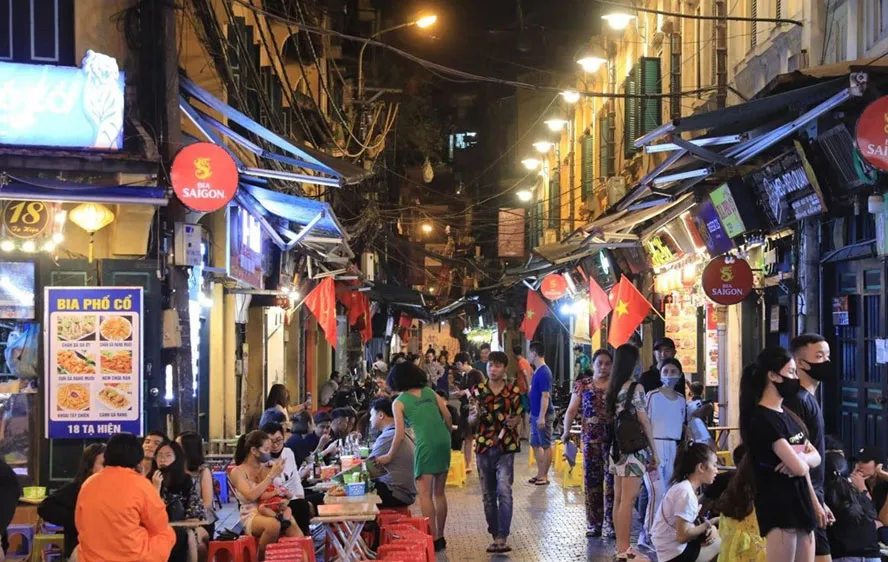 Hàng quán ăn uống ở Hà Nội được mở cửa tới sau 21 giờ hàng ngày