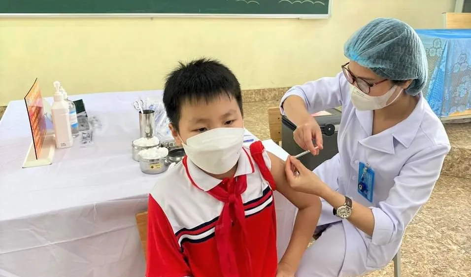 Sáng nay, trẻ em từ 5 tới dưới 12 tuổi bắt đầu được tiêm vaccine Covid-19