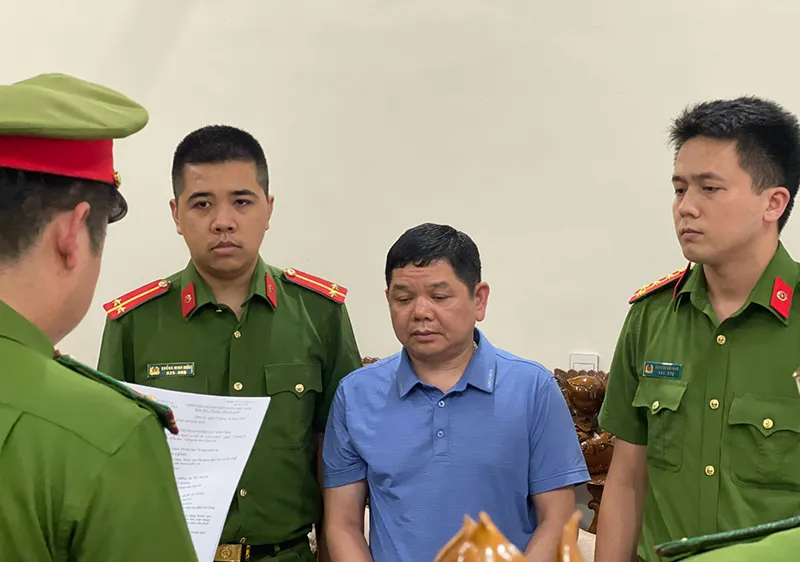 Bắt Trưởng khoa Dược Bệnh viện tỉnh Sơn La nhận hối lộ của Việt Á