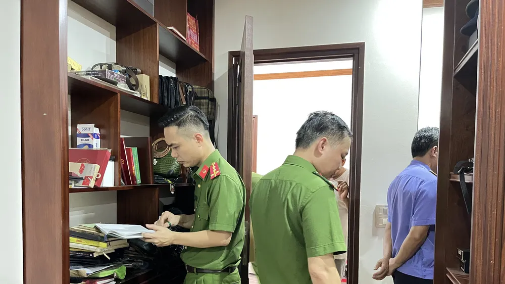 Bắt tạm giam nguyên Trưởng ban Tuyên giáo và 2 nguyên Phó Chủ tịch tỉnh Lào Cai