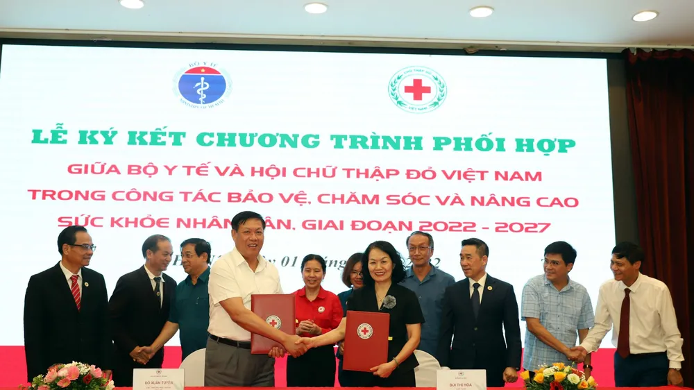 Phối hợp tạo hệ sinh thái chăm sóc người nghèo, người yếu thế