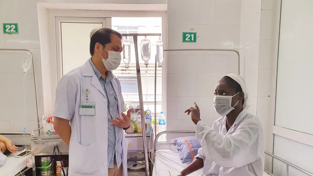 Cứu sống nữ giáo viên người Nigeria bị sốt rét ác tính 