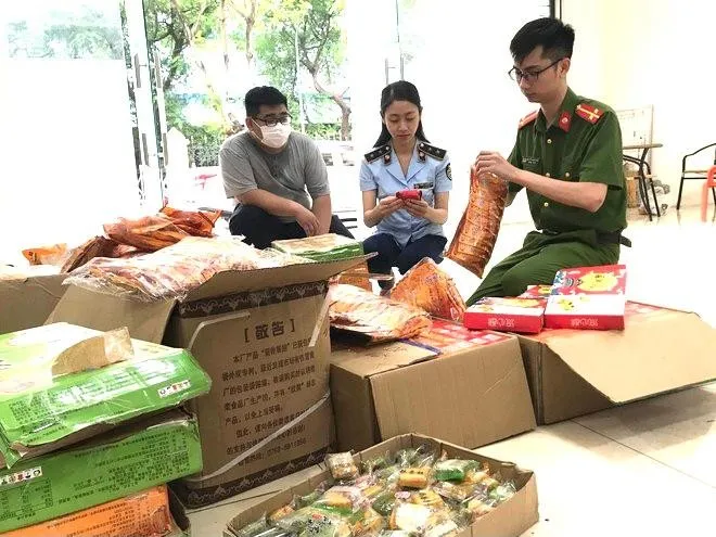 Cận Tết Trung thu, tăng cường kiểm tra cơ sở sản xuất, kinh doanh bánh kẹo