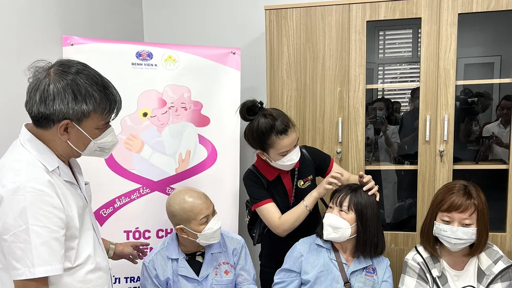Chia sẻ tóc cho phụ nữ ung thư, tiếp thêm nghị lực chiến thắng bệnh hiểm nghèo