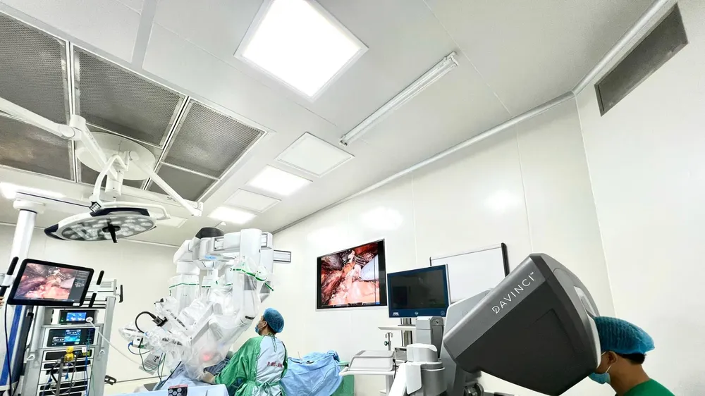 Lần đầu tiên dùng Robot cắt tuyến giáp qua tiền đình miệng cho bệnh nhân ung thư 