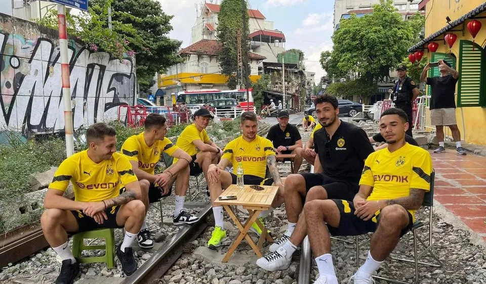 Làm rõ việc một số cầu thủ CLB Borussia Dortmund “check in” ở khu vực bị cấm