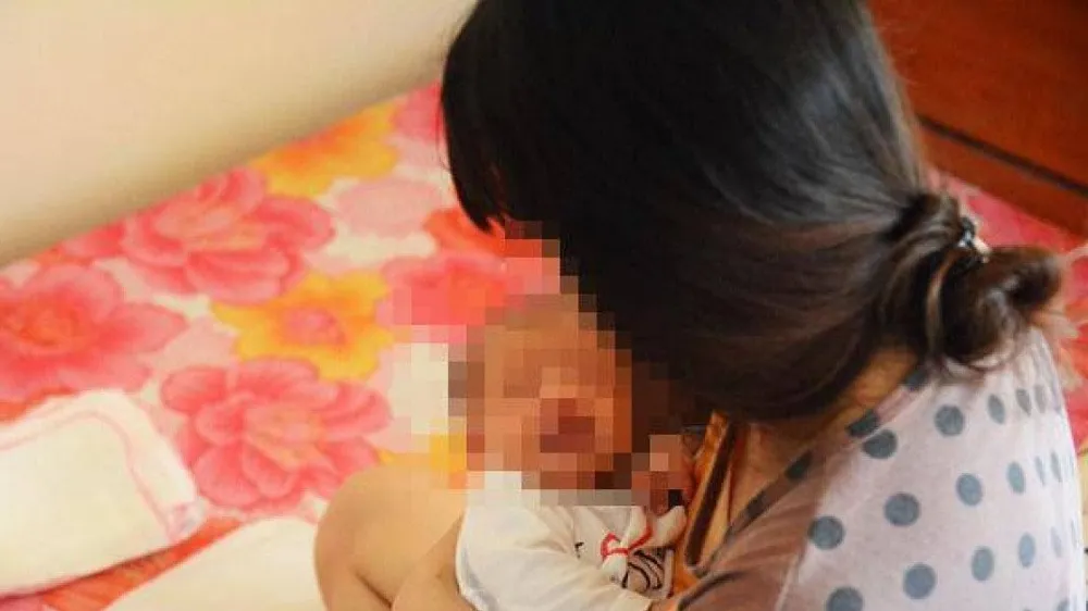Nữ sinh lớp 7 tự sinh con, giao công an vào cuộc
