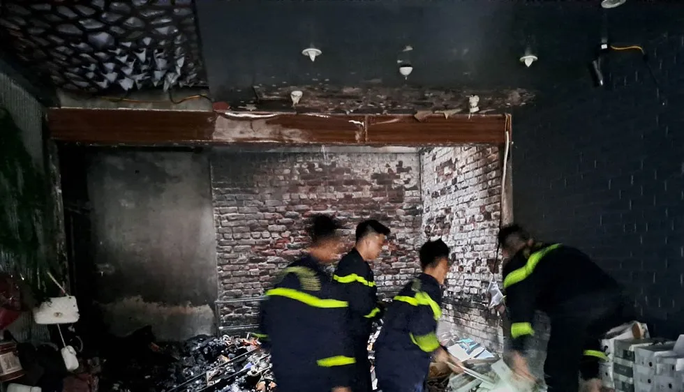 Cháy nhà lúc rạng sáng, 2 cháu bé tử vong