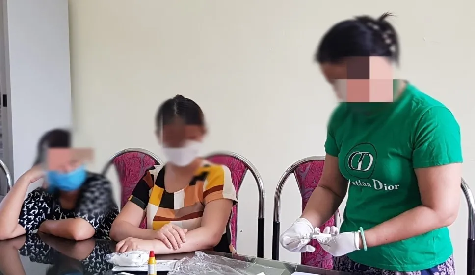 Phạt tiền nhóm “Bông hồng đen” do tự ý lấy máu, xét nghiệm HIV người dưới 15 tuổi