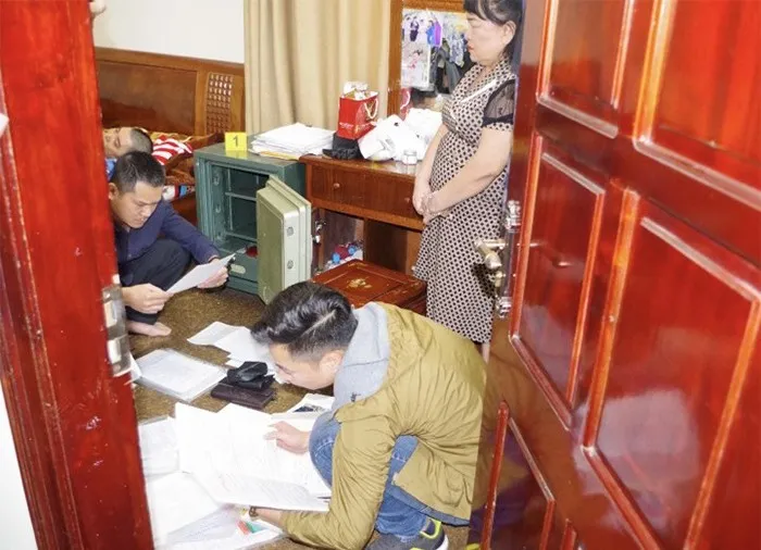 Làm giả hàng loạt sổ đỏ để thế chấp vay hàng chục tỷ đồng 