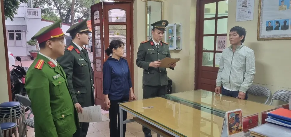 Tàng trữ, sử dụng chất phóng xạ nguy hiểm để phục vụ cờ bạc bịp 