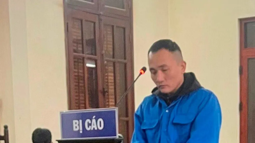 Lấy trộm 1 đôi dép bị phạt 6 tháng tù