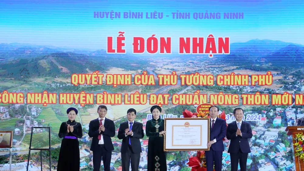 Huyện miền núi, biên giới đầu tiên của cả nước đạt chuẩn nông thôn mới