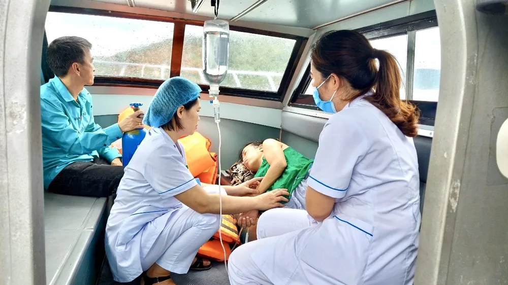 Kịp thời hỗ trợ sản phụ "vượt cạn" thành công giữa biển khơi