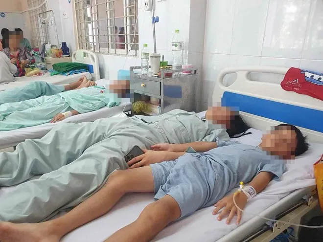 Khẩn trương điều tra nguyên nhân vụ hơn 300 người ngộ độc bánh mì ở Đồng Nai
