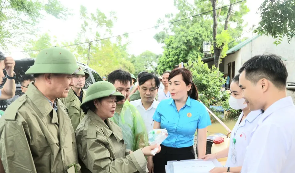 Bảo đảm an toàn tuyệt đối tính mạng, sức khỏe người dân vùng “rốn lũ” của Hà Nội 