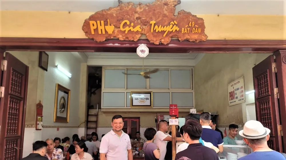 Lễ hội văn hóa ẩm thực Hà Nội năm 2024: Thú vị và bất ngờ với robot nấu phở Hà thành