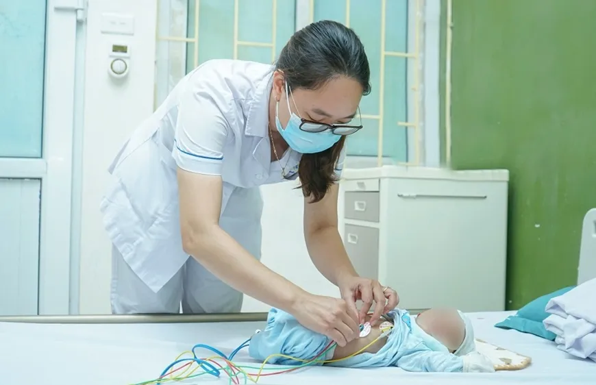 Cứu sống bệnh nhi 12 ngày tuổi bị dị tật tim teo tịt van động mạch phổi