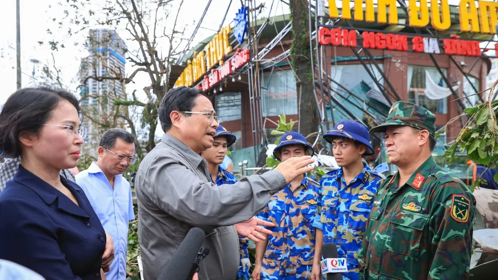 Thủ tướng tới Quảng Ninh thăm hỏi, chỉ đạo khắc phục hậu quả bão số 3 