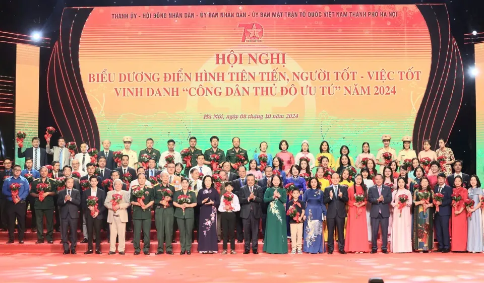 Hà Nội biểu dương các điển hình tiên tiến, vinh danh Công dân Thủ đô ưu tú năm 2024
