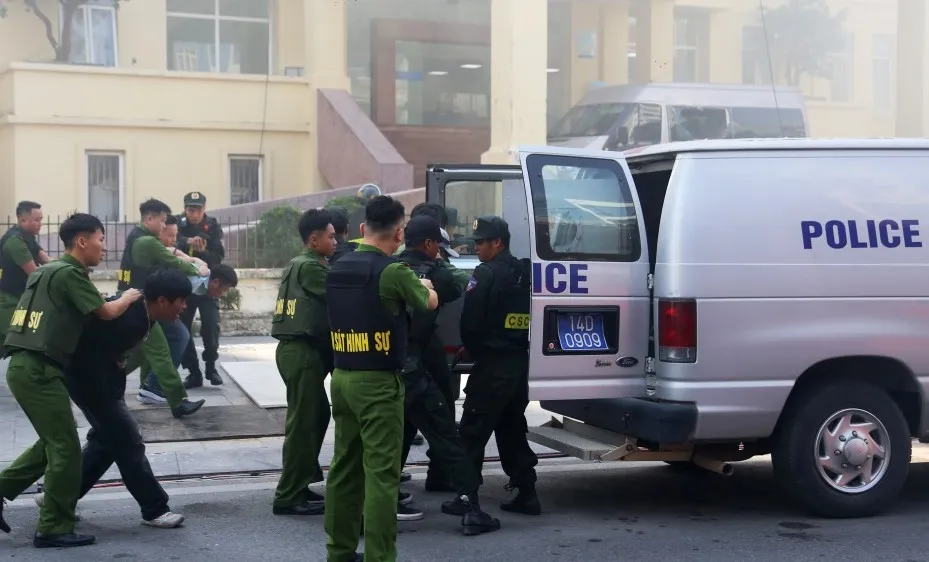 Hơn 200 công an diễn tập vây bắt thành công ổ nhóm dùng vũ khí cướp ngân hàng, bắt con tin