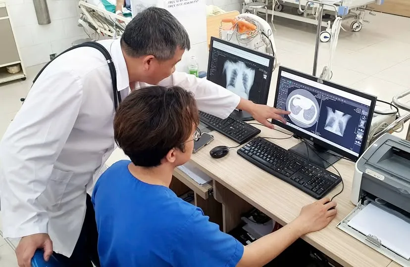 Bệnh viện Bạch Mai thông tin về sức khỏe 4 người bị thương trong vụ cháy quán cà phê ở Hà Nội