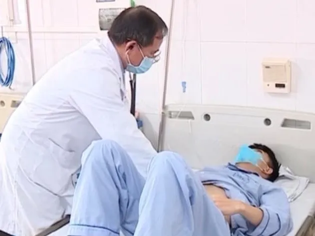 Nam thanh niên 20 tuổi bị nhiễm sán dây chó, giun lươn và sán lá gan lớn