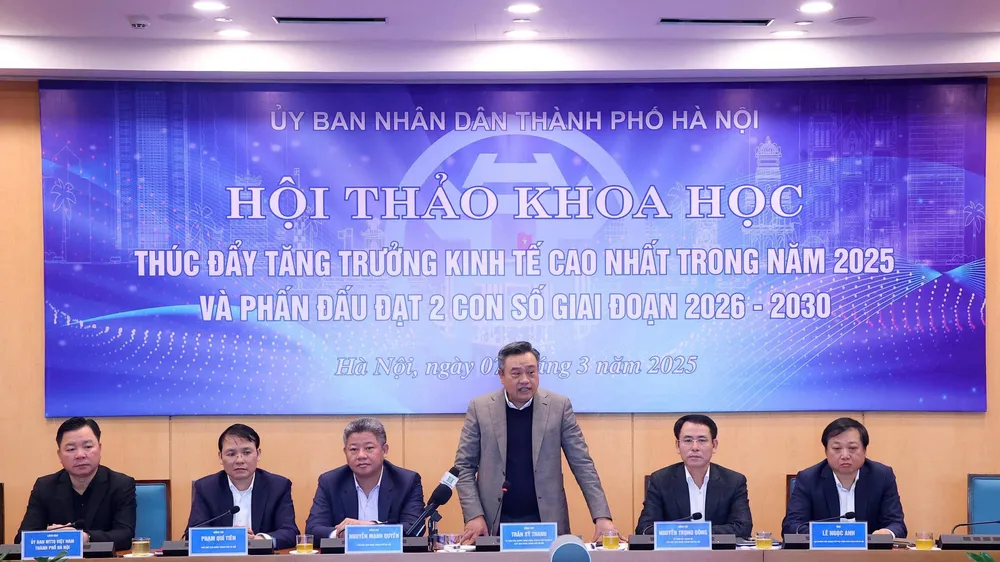 Hà Nội dễ bị “tổn thương” khi phát triển kinh tế phụ thuộc nhiều vào dịch vụ 