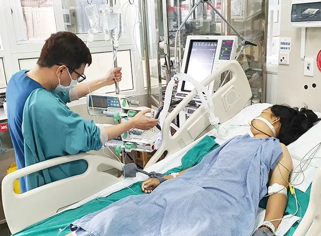 Uống "nước kiềm" chữa bệnh, một phụ nữ nguy kịch, hôn mê sâu