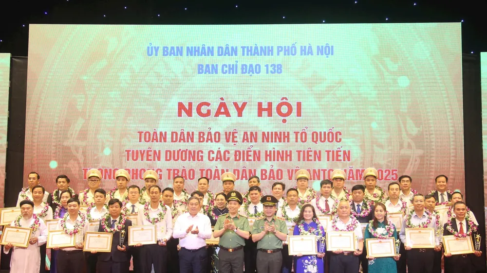 Hà Nội tuyên dương nhiều điển hình tiên tiến về bảo vệ an ninh Tổ quốc năm 2025
