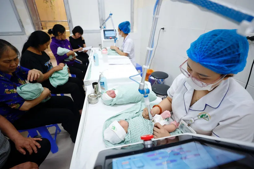 Bộ Y tế đề xuất nhiều chính sách ưu đãi hỗ trợ việc sinh con