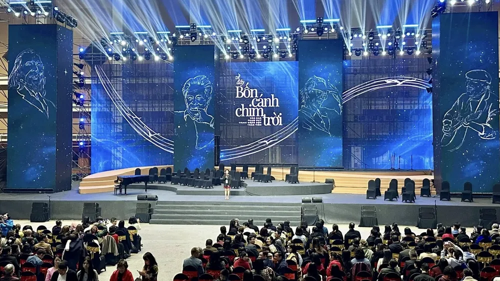Làm rõ việc hoãn biểu diễn chương trình “Về đây bốn cánh chim trời” 