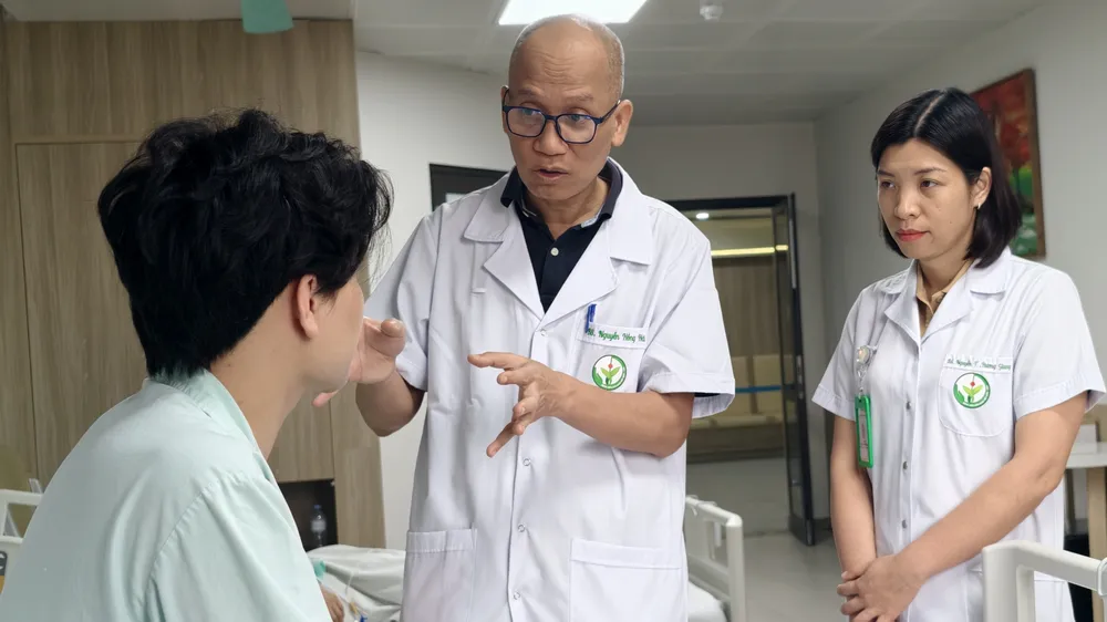 Ca phẫu thuật giữ được thị giác cho thanh niên bị đôi đũa cắm sâu 2 mắt