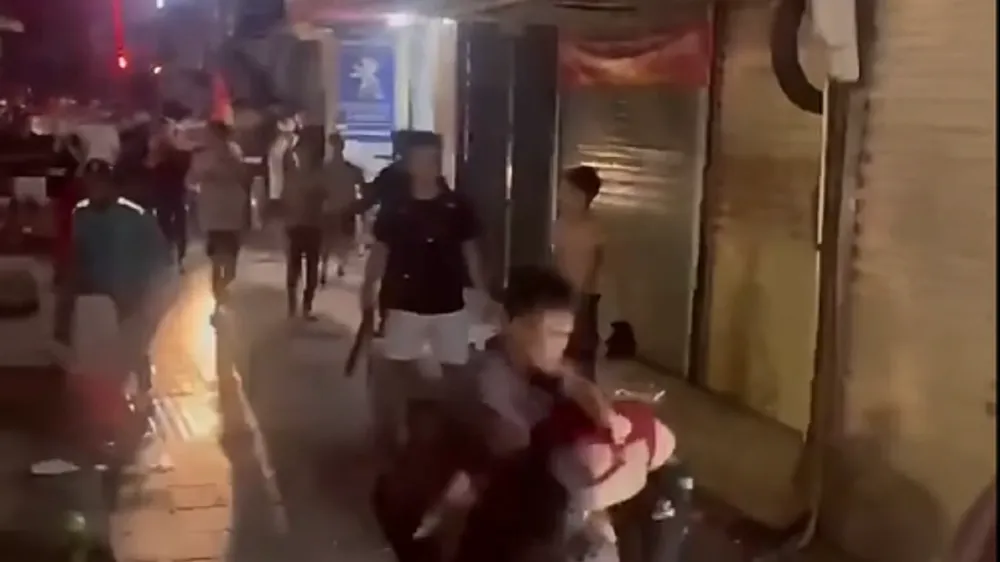 Công an xác minh nhóm thanh niên hỗn chiến trên phố Đại Cồ Việt