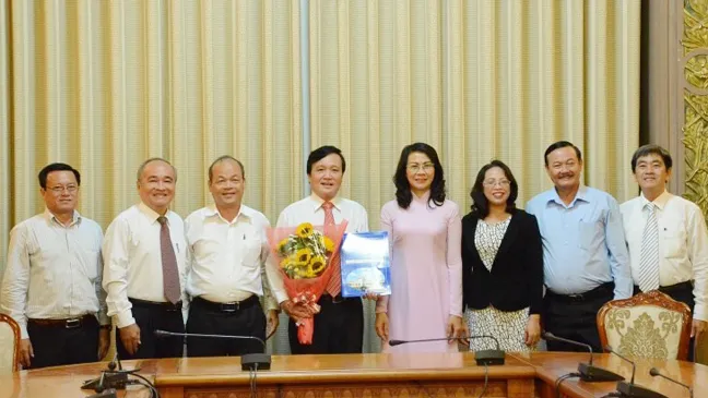 Đồng chí Phùng Công Dũng giữ chức Chủ nhiệm Ủy ban về người Việt Nam ở nước ngoài TPHCM ​