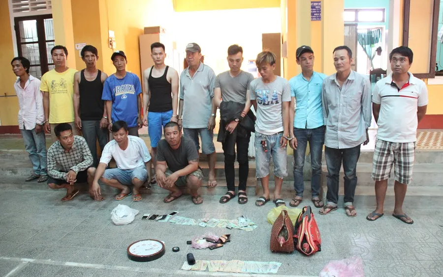 13 đối tượng bị bắt giữ cùng tang vật