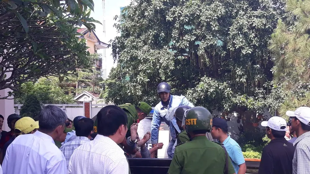 Giải cứu con tin bị nam thanh niên nghi ngáo đá không chế