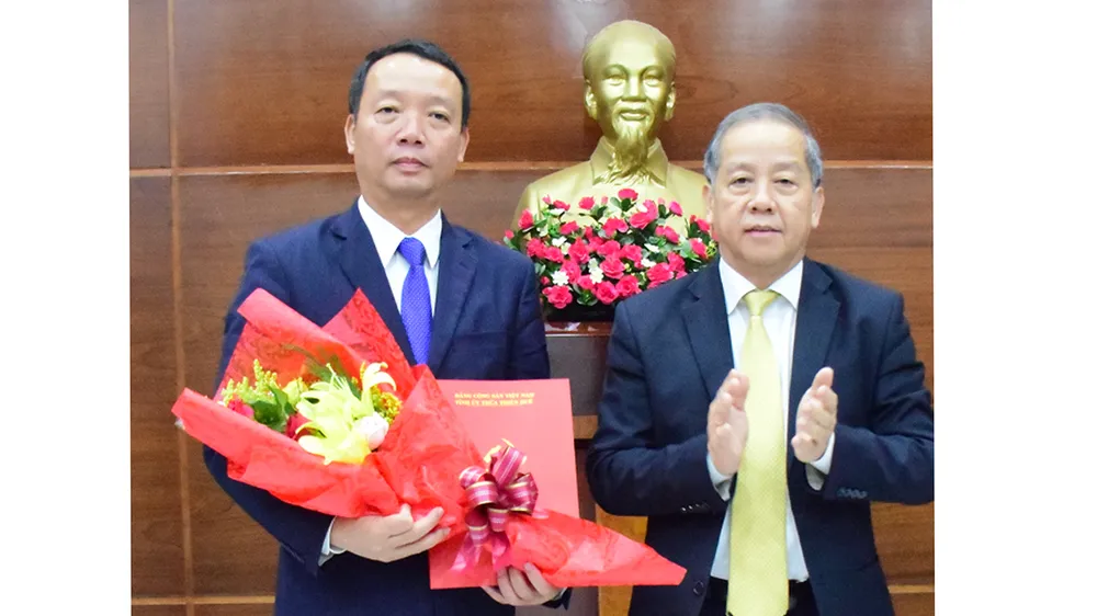 Ông Phan Thiên Định nhận quyết định làm Phó Chủ tịch UBND tỉnh Thừa Thiên – Huế