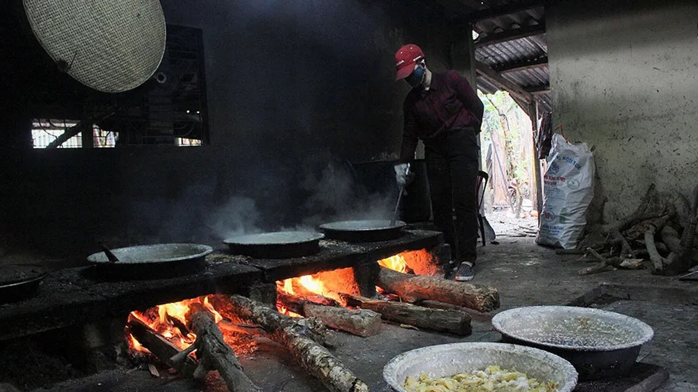 Làng Kim Long đỏ lửa rim mứt gừng